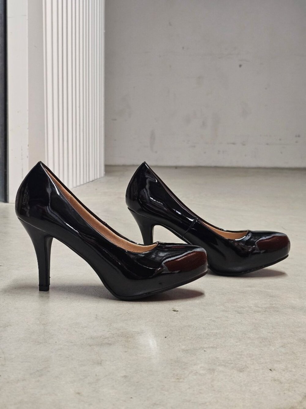 Black Patent Leather High Heels With Round Toe & Stiletto Heel For Women